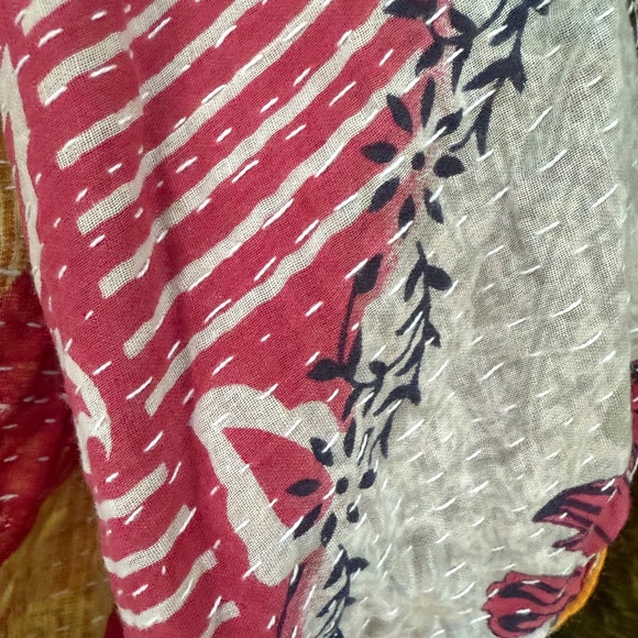 Kantha Bae Hooded Vest - Picture 7 of 7